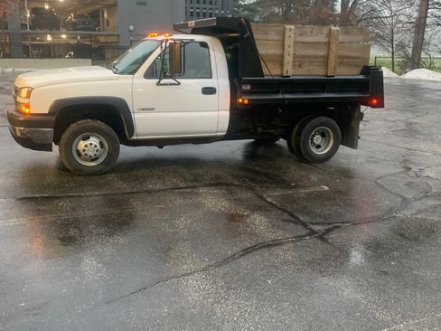 Used 2006 Chevrolet Silverado 3500 4x4 Regular Cab w/ Snow Plow Prep Package image 21