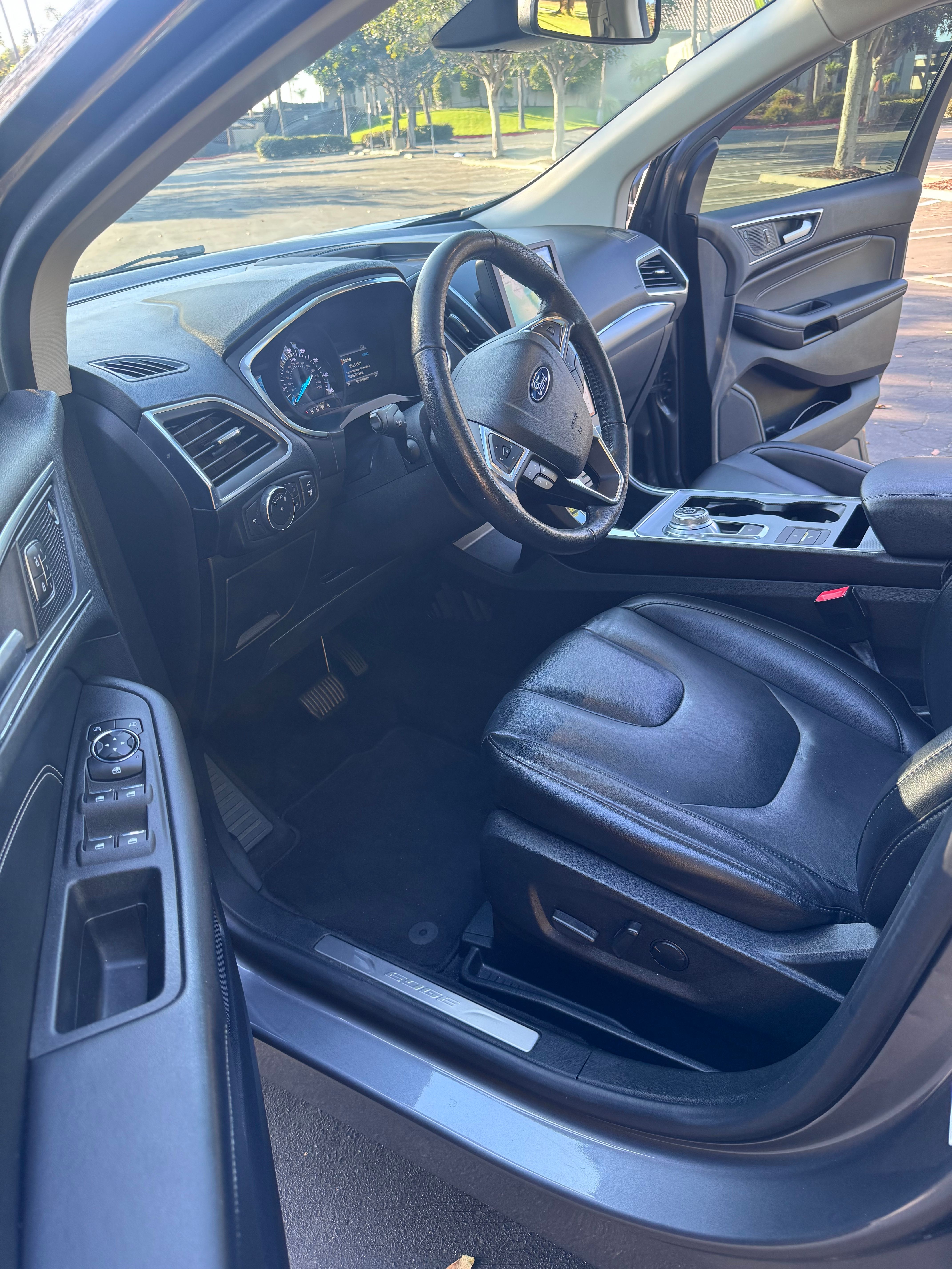 Used 2021 Ford Edge Titanium AWD/4WD image 6