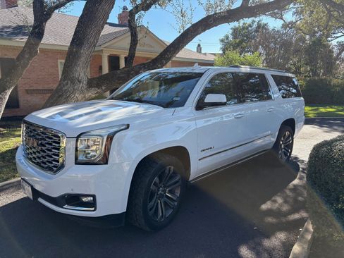 Used 2020 GMC Yukon XL Denali w/ Denali Premium Package image 1