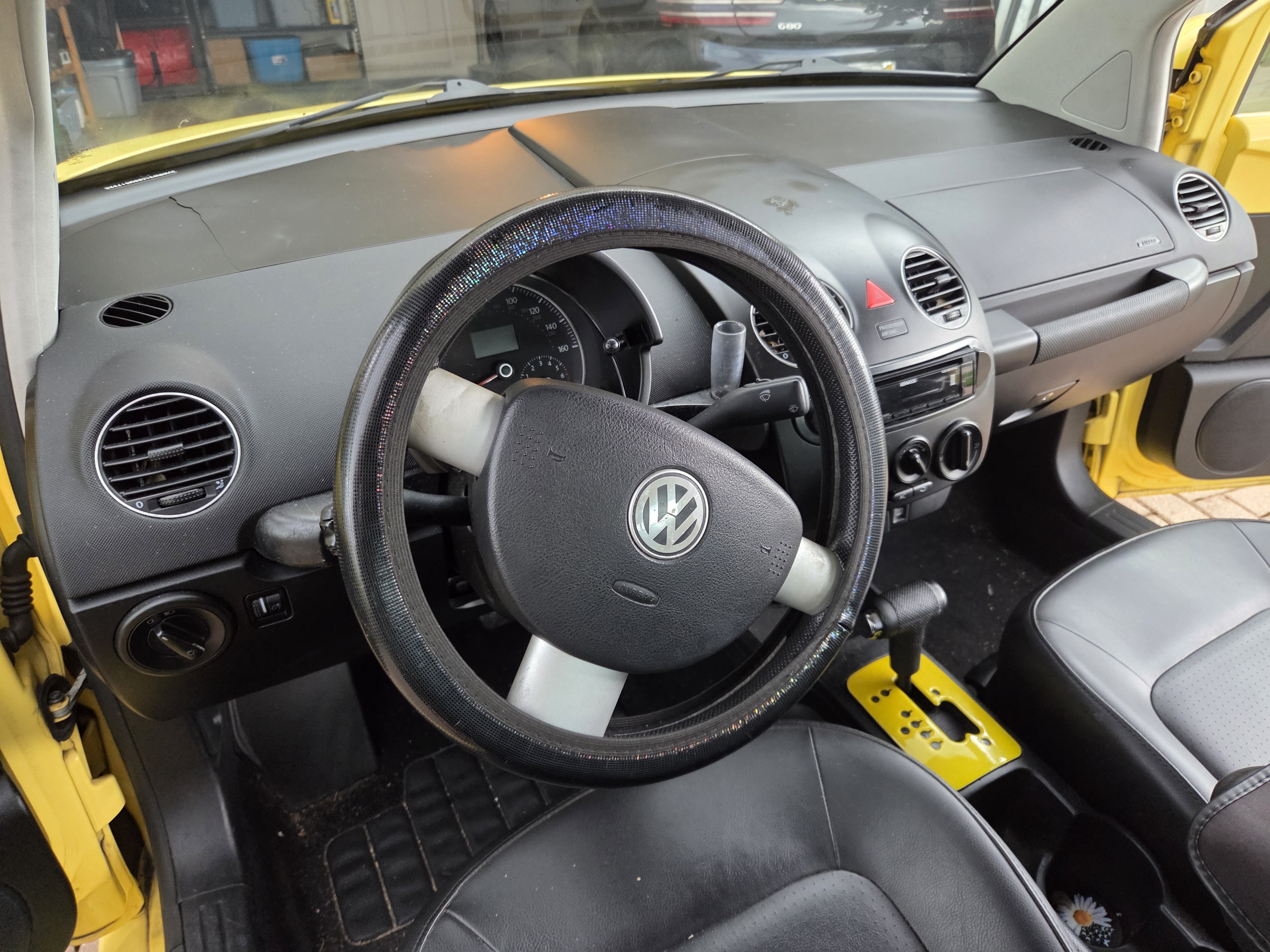 Used 2008 Volkswagen Beetle SE FWD image 11