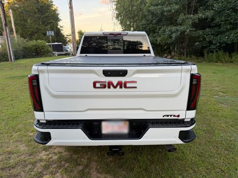 Used 2024 GMC Sierra 2500 AT4 w/ AT4 Premium Plus Package AWD/4WD image 9
