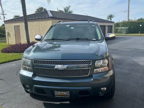 Used 2011 Chevrolet Avalanche LTZ image 2