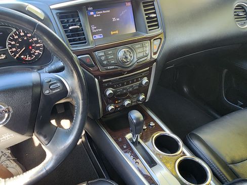Used 2015 Nissan Pathfinder Platinum FWD image 18