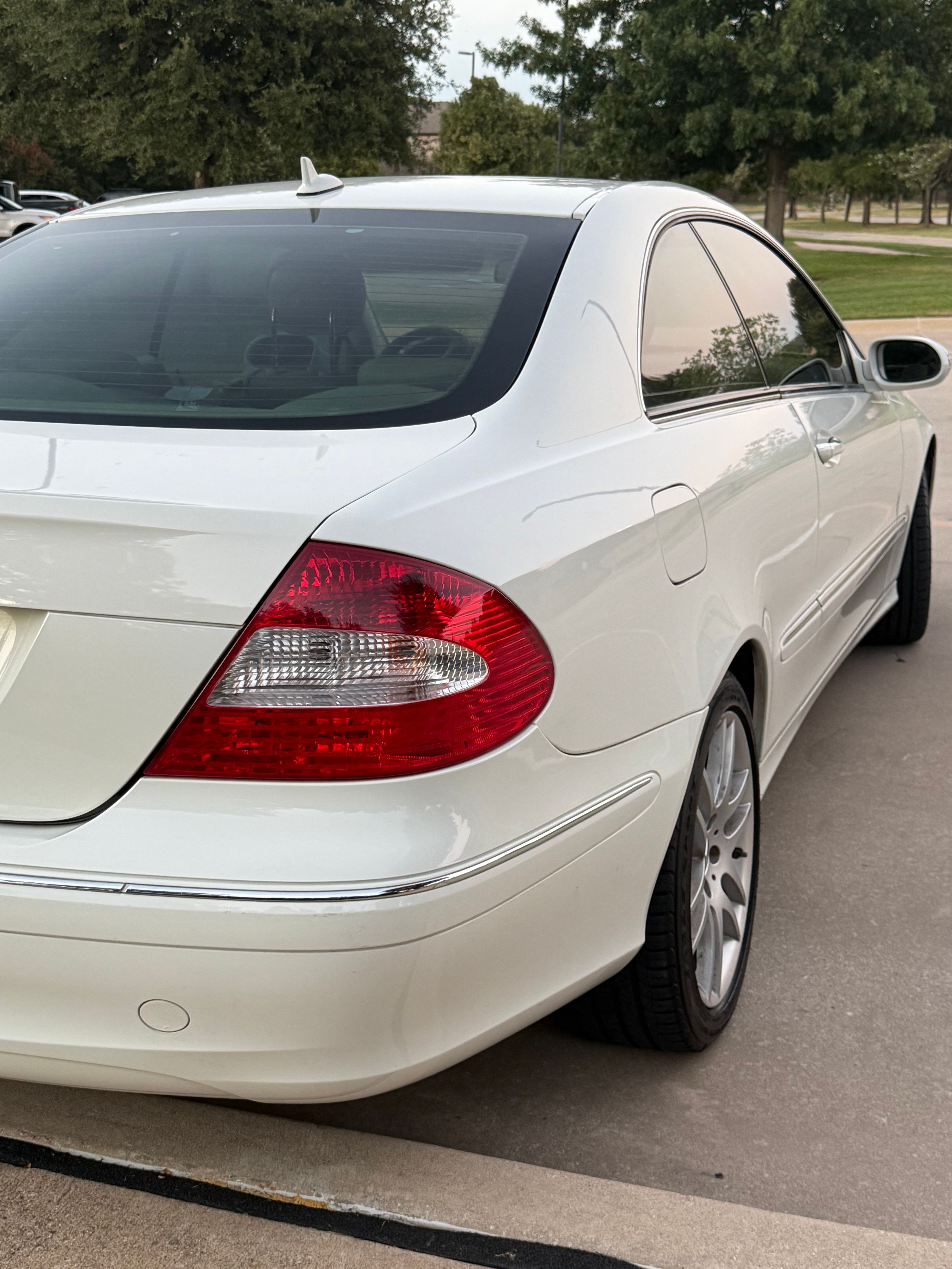 Used 2009 Mercedes-Benz CLK 350 Coupe image 9