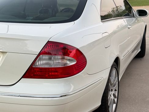 Used 2009 Mercedes-Benz CLK 350 Coupe image 9