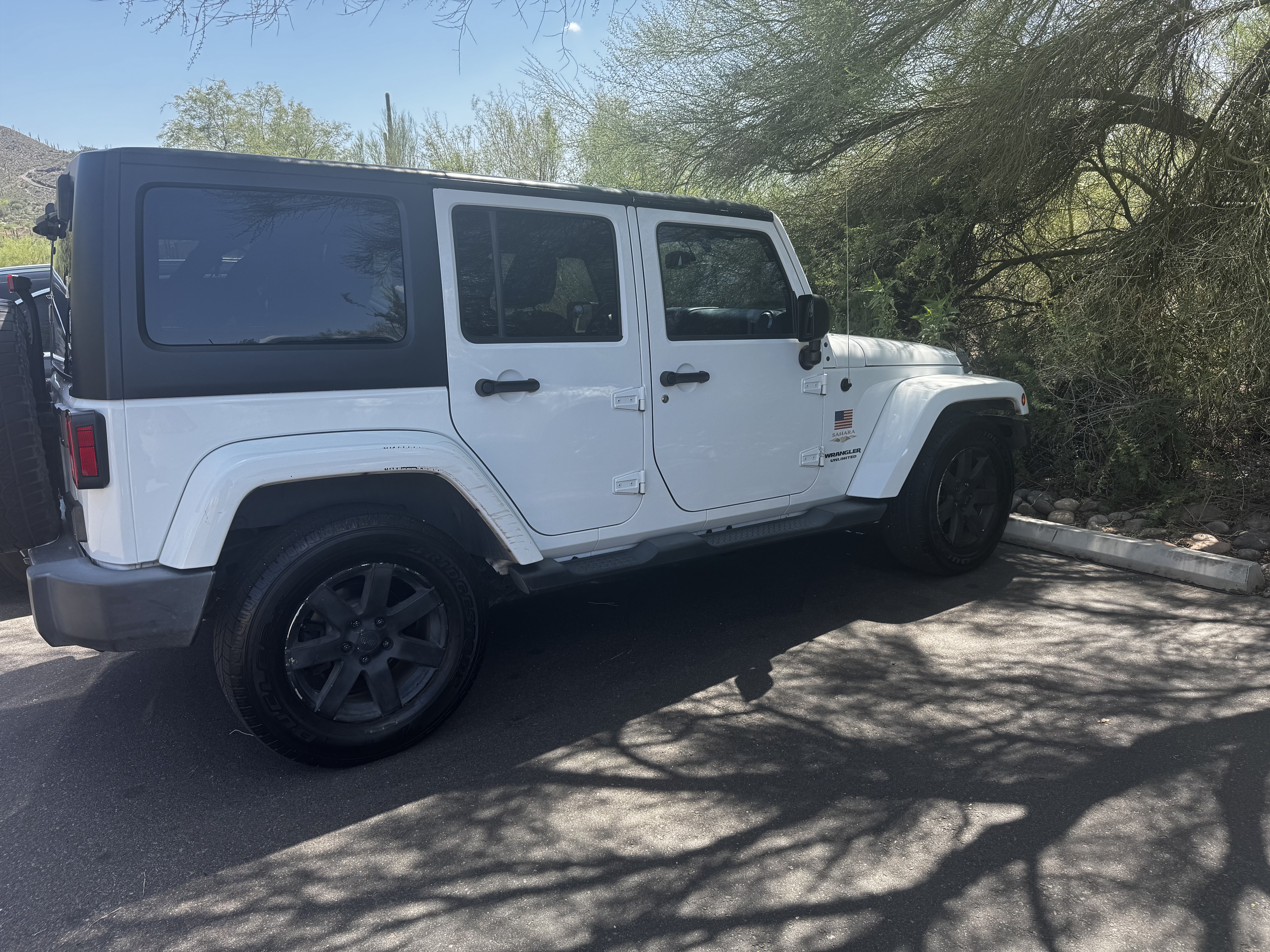 Used 2015 Jeep Wrangler Unlimited Sahara AWD/4WD image 2