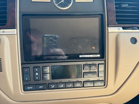 Used 2006 Lincoln Town Car Signature L image 10