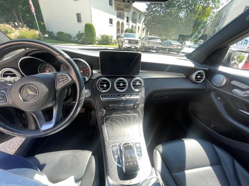 Used 2018 Mercedes-Benz GLC 300 4MATIC image 5