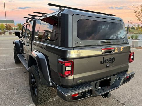 Used 2021 Jeep Gladiator Overland image 11