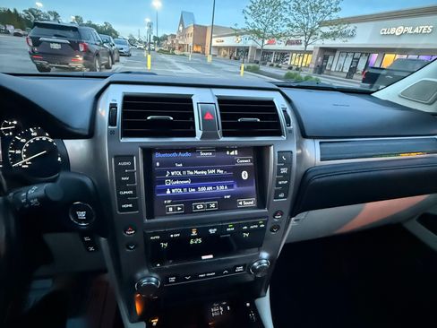 Used 2021 Lexus GX 460 Premium w/ Premium Package AWD/4WD image 8