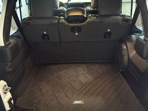 Used 2024 Jeep Wrangler Unlimited Sahara w/ Technology Group image 27