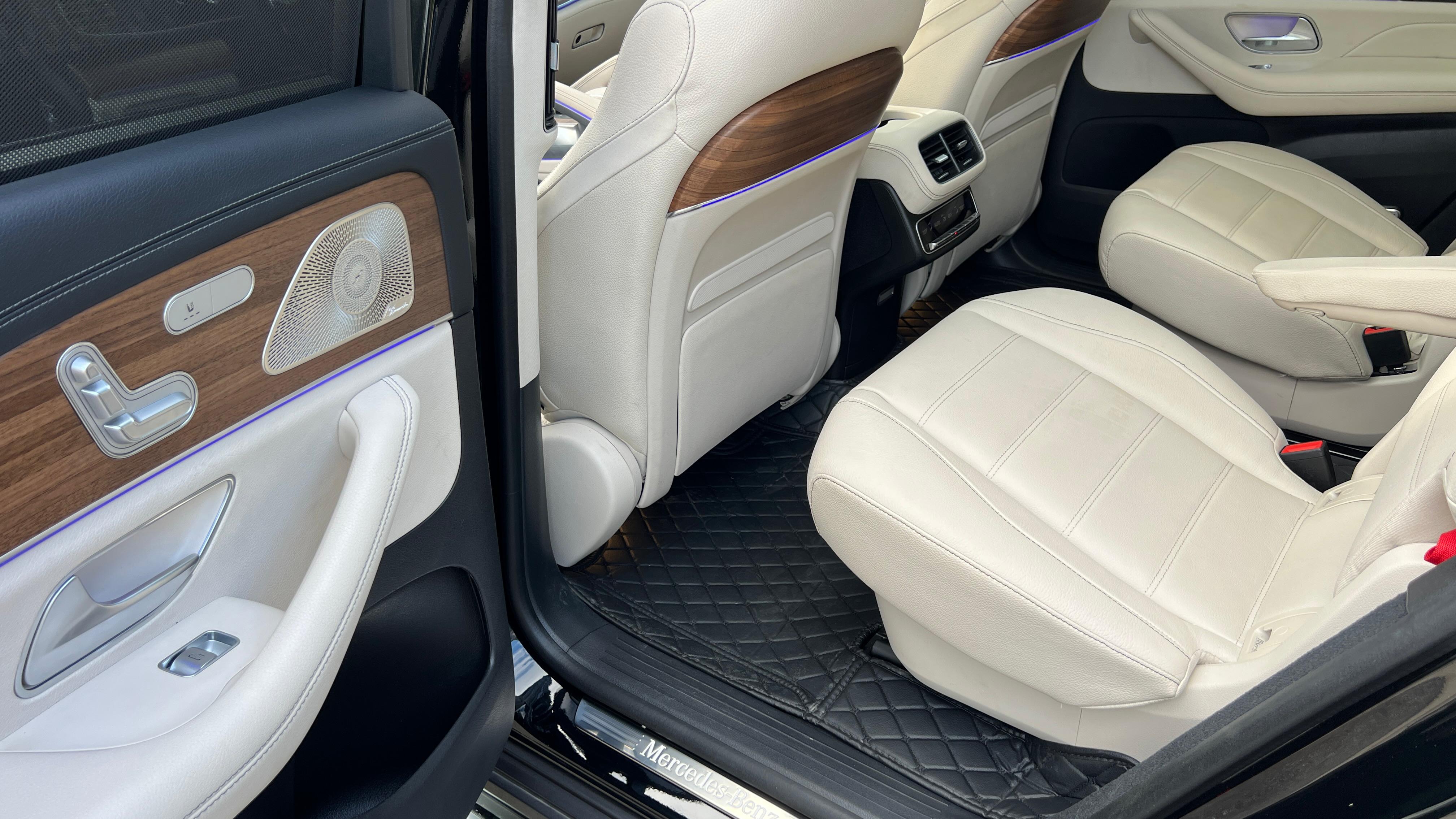 Used 2024 Mercedes-Benz GLS 580 4MATIC image 13