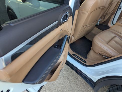 Used 2011 Porsche Cayenne Turbo image 24