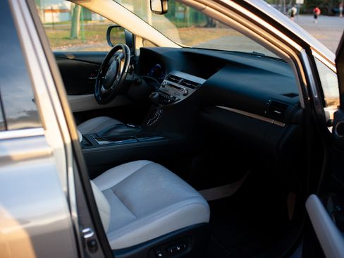 Used 2013 Lexus RX 450h AWD w/ Navigation Pkg image 4