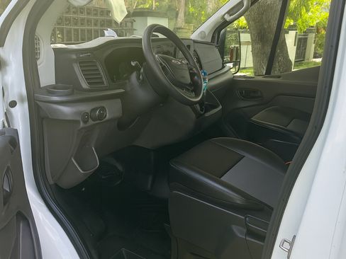 Used 2020 Ford Transit 250 Medium Roof image 8