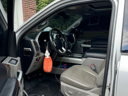 Used 2016 Ford F150 Lariat w/ Equipment Group 502A Luxury image 6