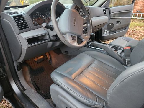 Used 2007 Jeep Grand Cherokee Laredo image 2