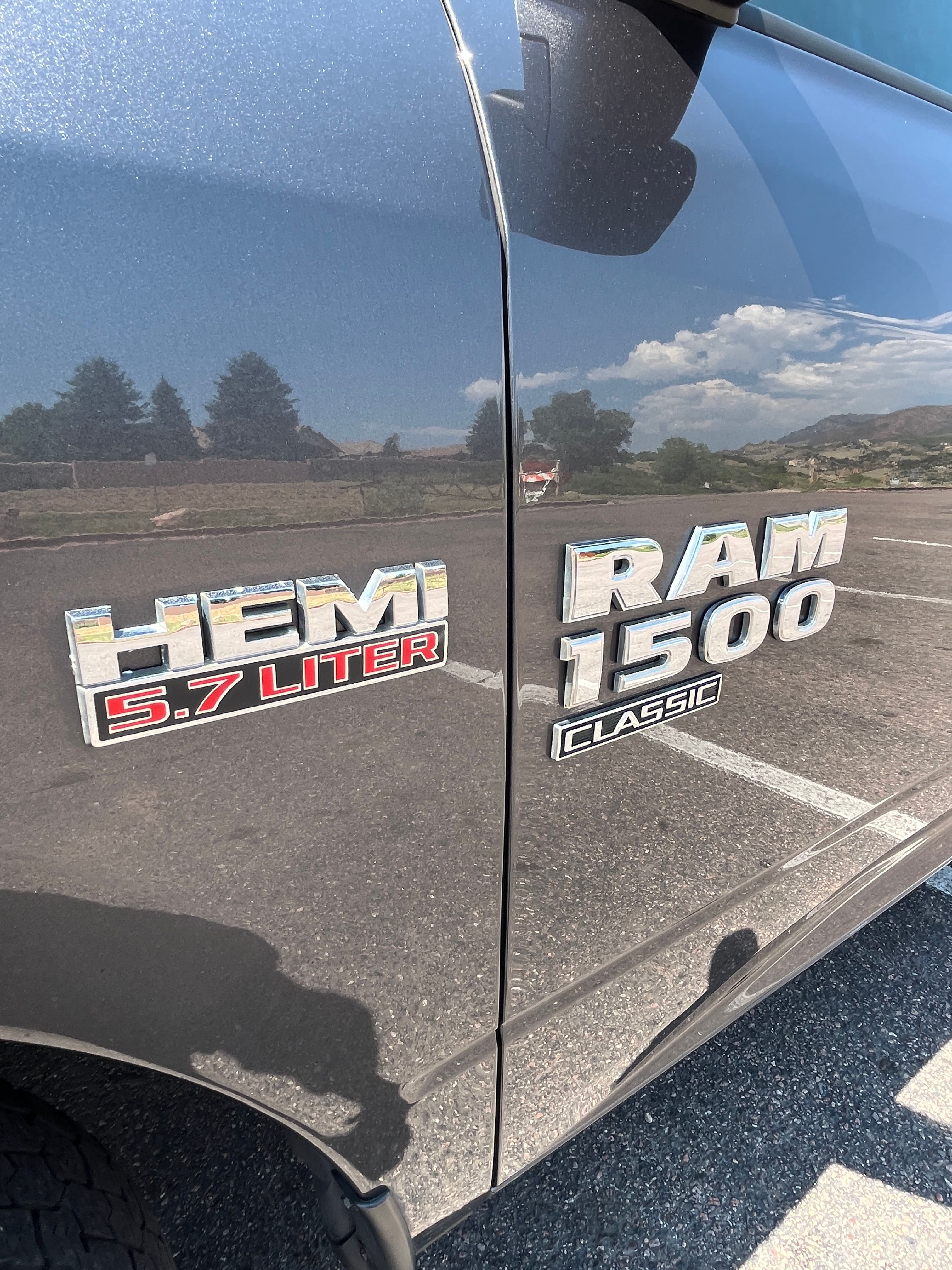 Used 2019 RAM 1500 Classic SLT AWD/4WD image 29