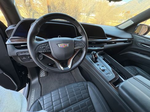 Used 2022 Cadillac Escalade ESV Premium Luxury Platinum image 11