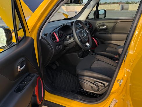 Used 2023 Jeep Renegade Trailhawk image 11