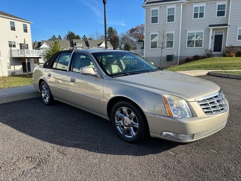 Used 2007 Cadillac DTS Luxury I w/ Trunk Convenience Package image 1