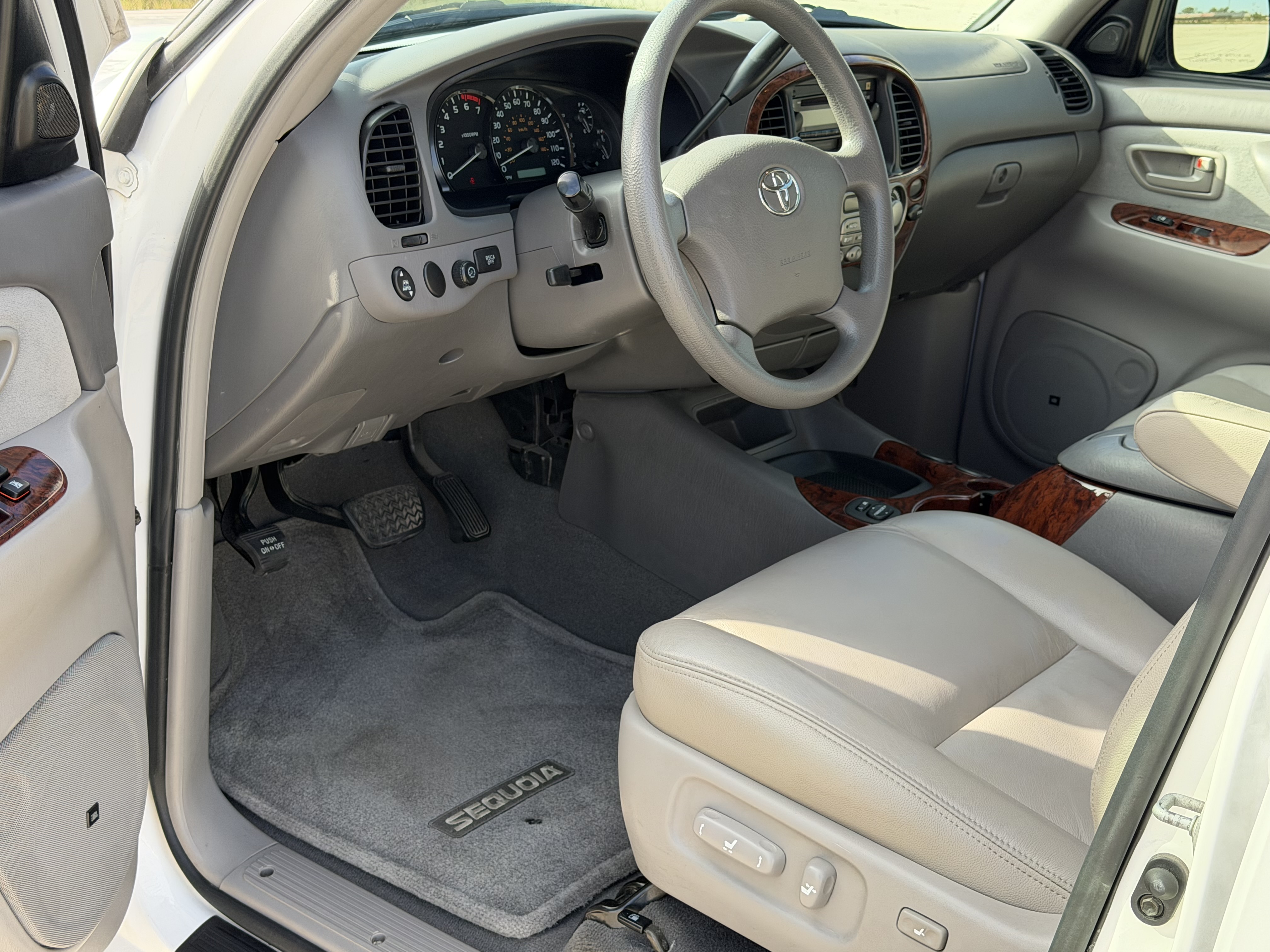 Used 2005 Toyota Sequoia SR5 AWD/4WD image 9