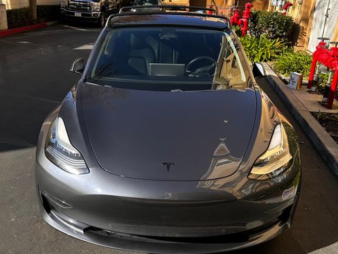 Used 2018 Tesla Model 3 Long Range image 4