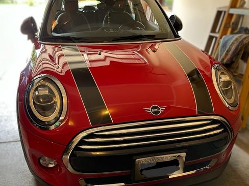 Used 2019 MINI Cooper 4-Door Hardtop w/ Premium Package FWD image 1