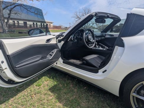 Used 2023 MAZDA MX-5 Miata Grand Touring image 2