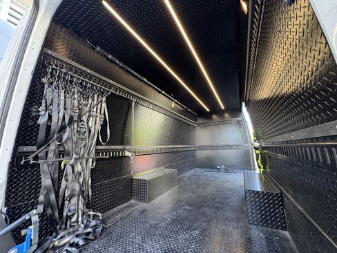 Used 2022 Mercedes-Benz Sprinter 3500 image 6