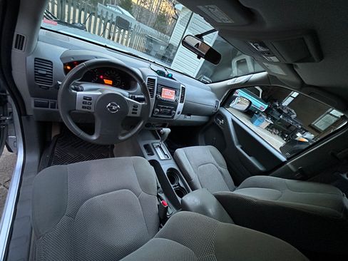 Used 2018 Nissan Frontier SV image 9