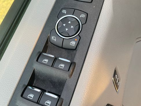 Used 2019 Ford F250 XLT w/ XLT Value Package AWD/4WD image 21