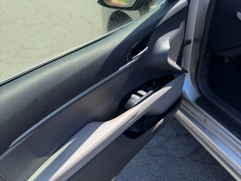 Used 2018 Toyota Camry SE FWD image 14