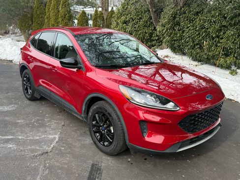 Used 2020 Ford Escape SE Sport image 1