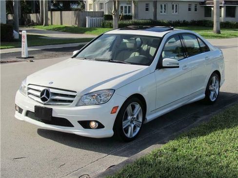 Used 2010 Mercedes-Benz C 300 Sedan image 4