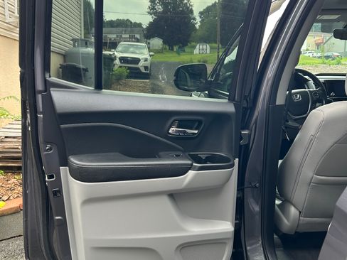 Used 2023 Honda Ridgeline RTL-E image 17