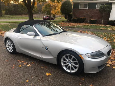 Used 2006 BMW Z4 3.0i RWD image 1