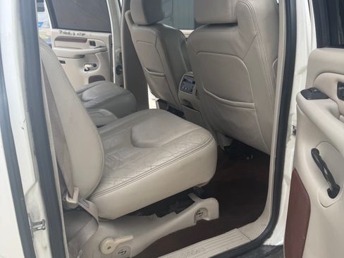 Used 2005 Cadillac Escalade EXT image 5