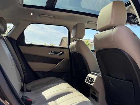 Used 2022 Land Rover Range Rover Velar R-Dynamic S image 12