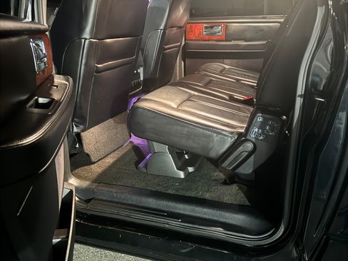 Used 2017 Lincoln Navigator L Select image 8