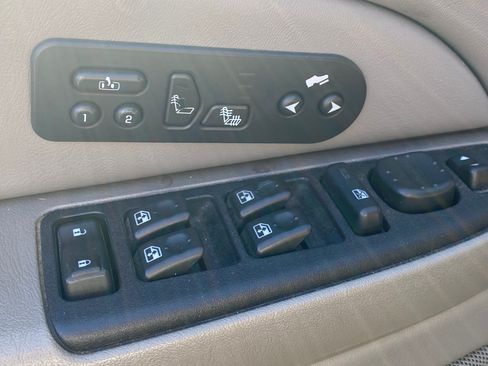 Used 2005 GMC Yukon XL SLT w/ SLT Preferred Equipment Group image 11