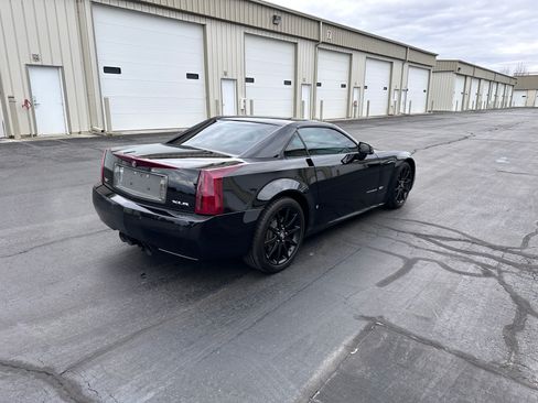 Used 2006 Cadillac XLR V image 9