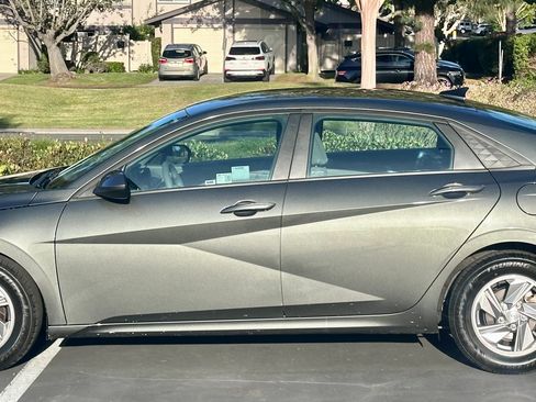Used 2025 Hyundai Elantra SE FWD image 9