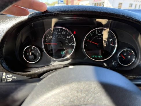 Used 2017 Jeep Wrangler Unlimited Rubicon w/ Connectivity Group image 10