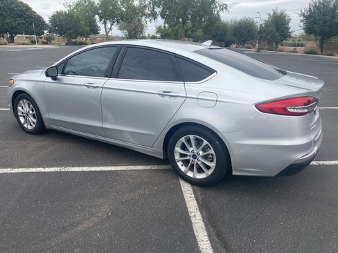 Used 2019 Ford Fusion SE FWD image 4