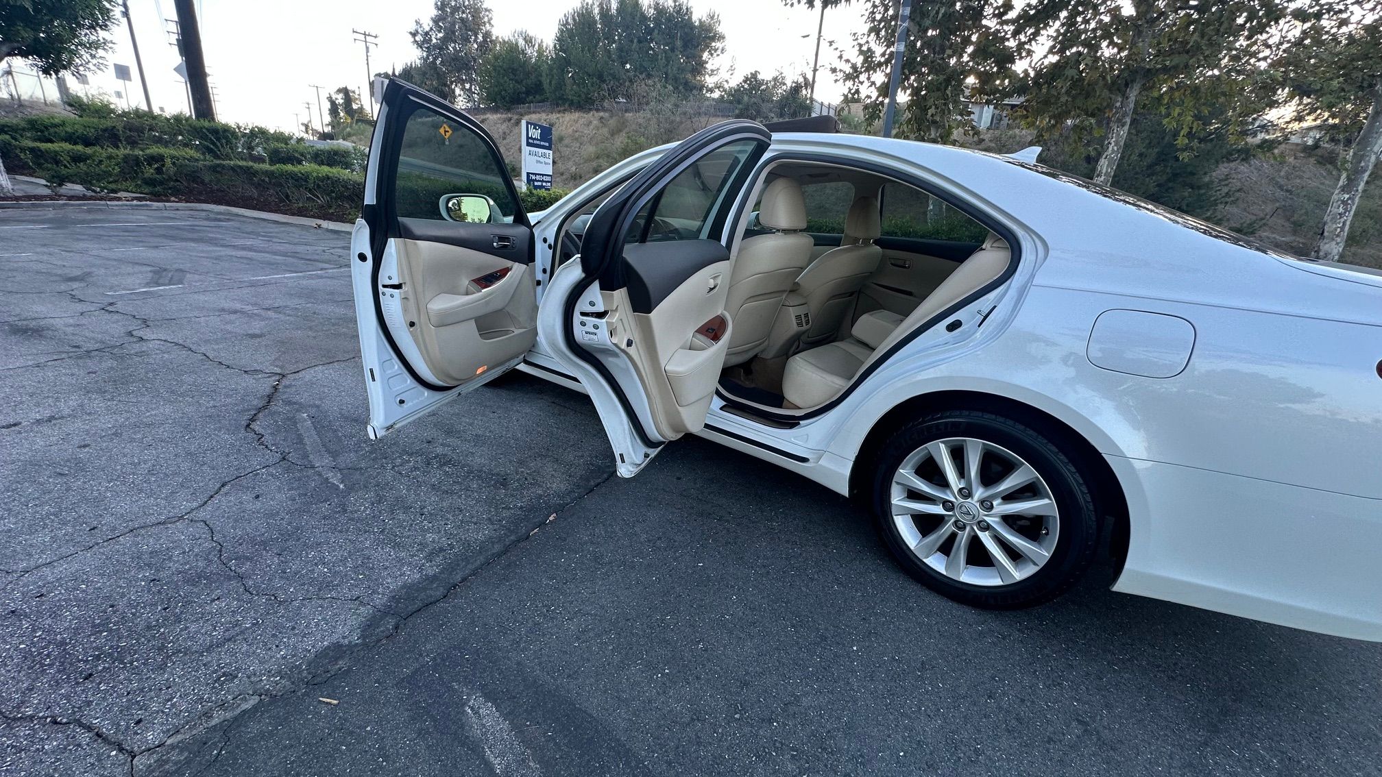 Used 2010 Lexus ES 350 w/ Preferred Accessory Package FWD image 18