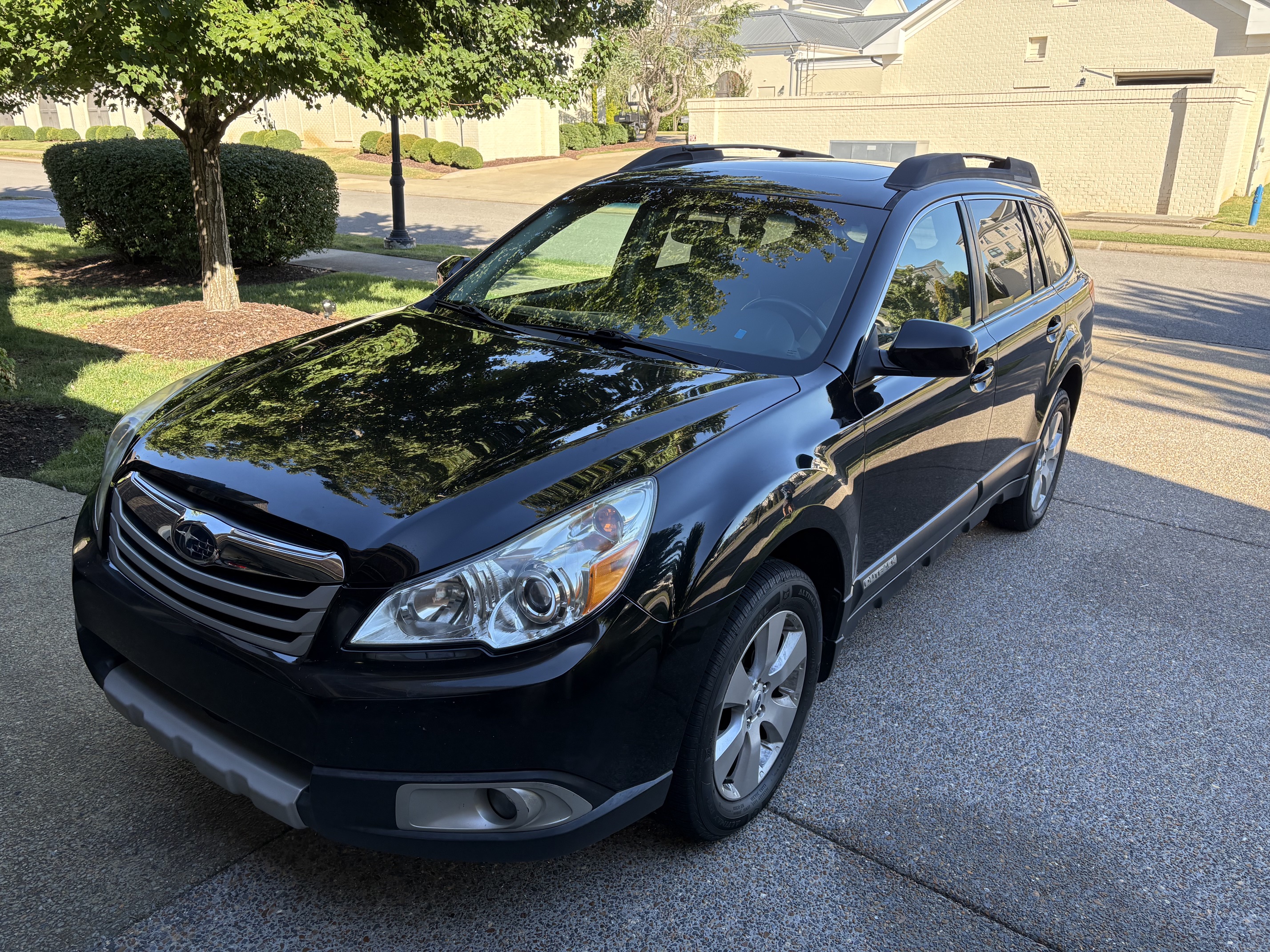 Used 2011 Subaru Outback 2.5i Limited AWD/4WD image 2