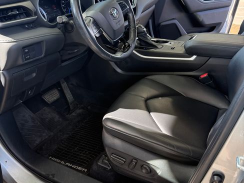 Used 2020 Toyota Highlander XLE FWD image 8