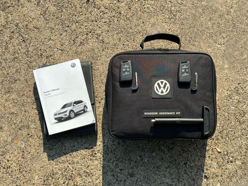 Used 2018 Volkswagen Tiguan SEL Premium image 28