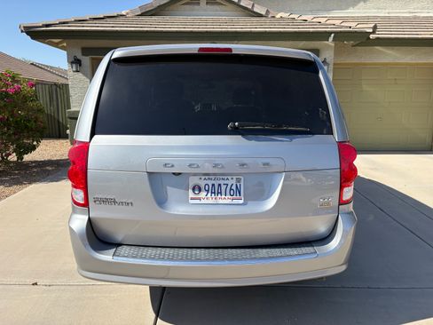Used 2019 Dodge Grand Caravan GT FWD image 4